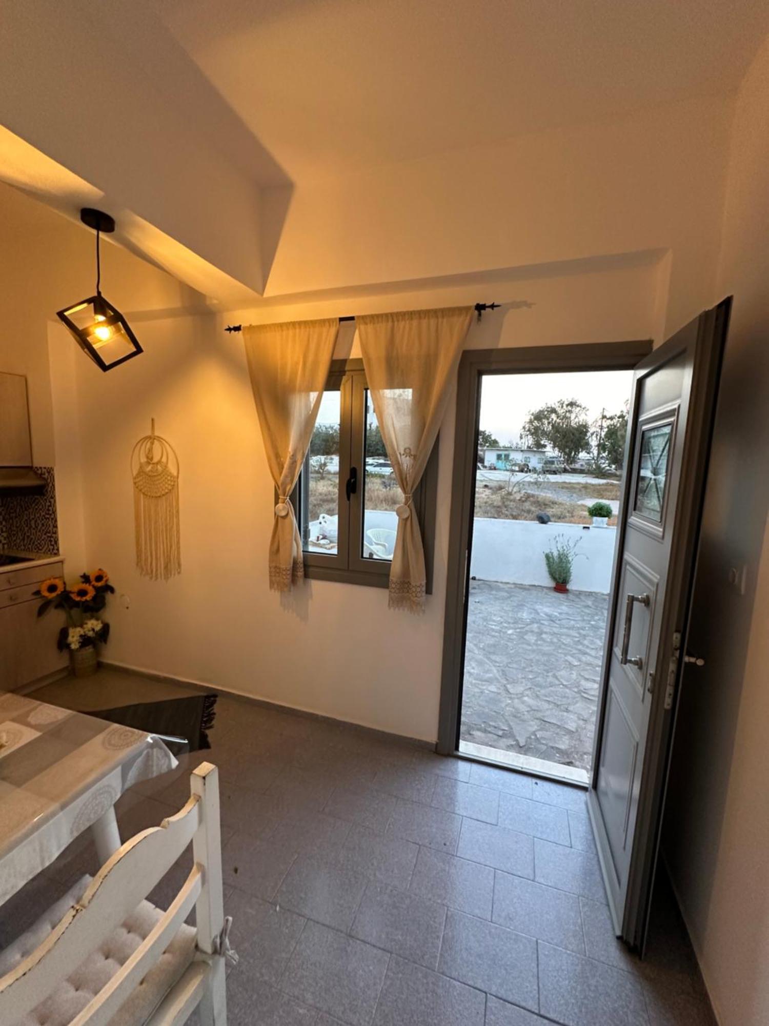 Nicole Rooms Santorini Vóthon Buitenkant foto