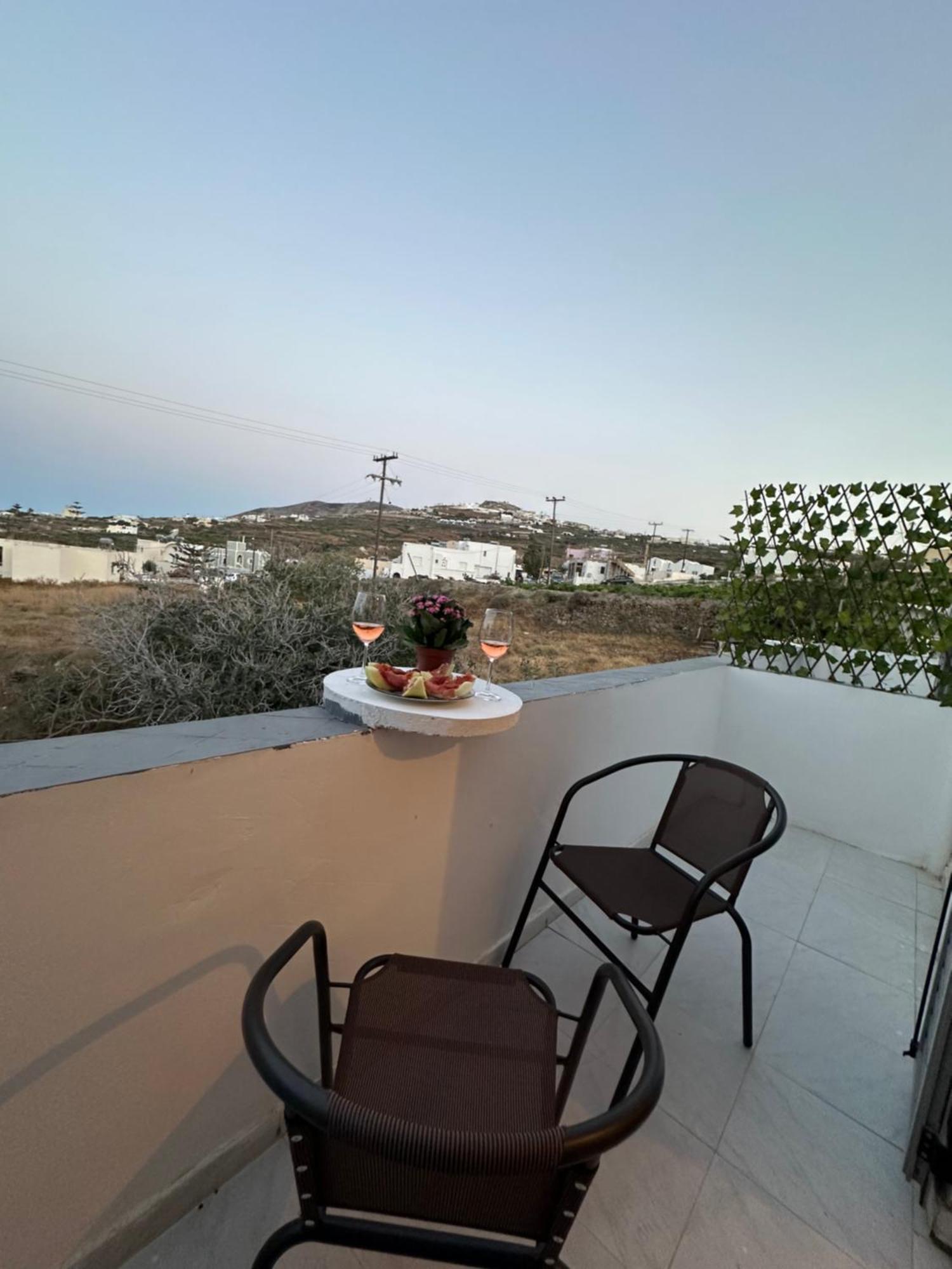 Nicole Rooms Santorini Vóthon Buitenkant foto