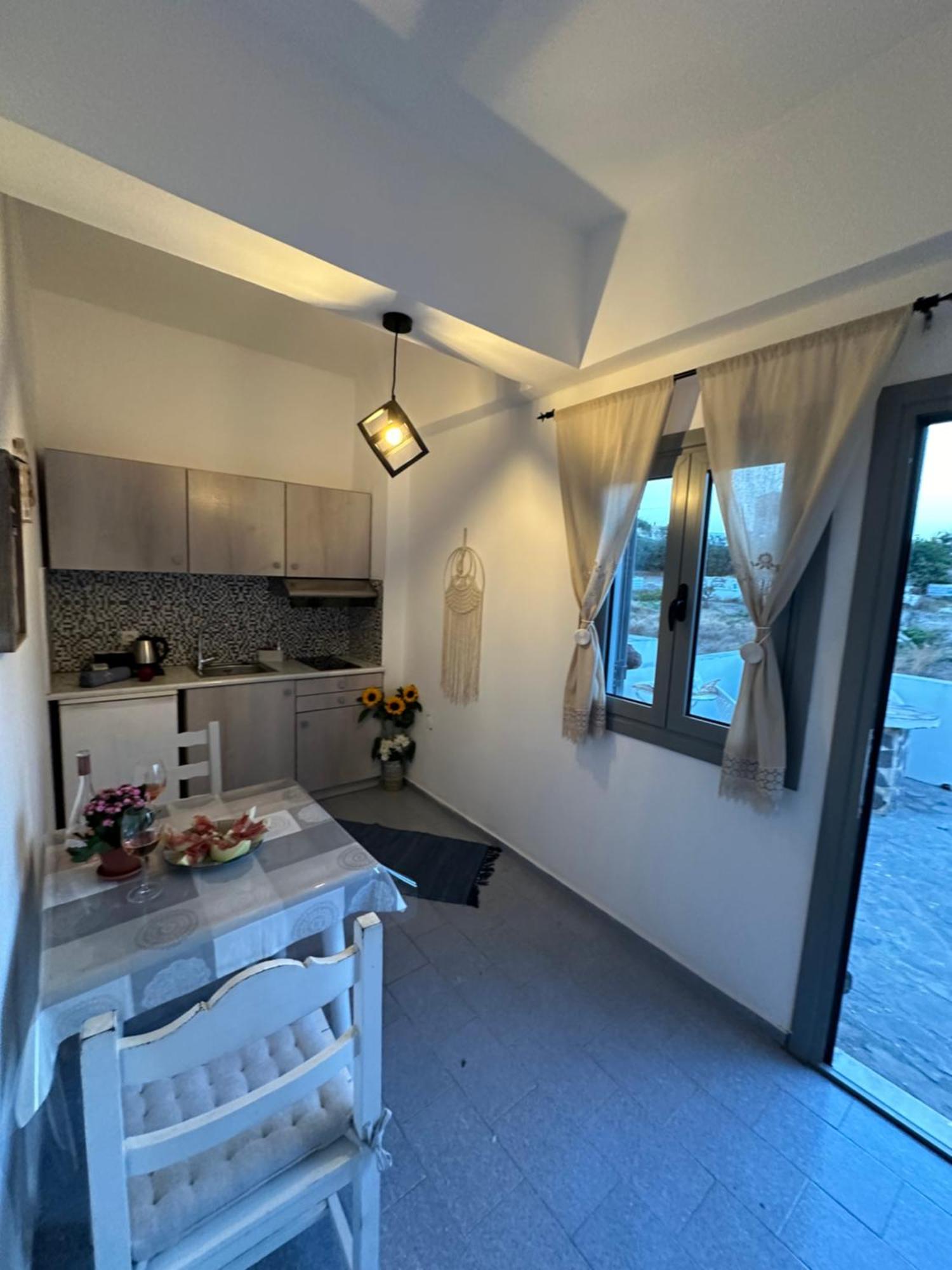 Nicole Rooms Santorini Vóthon Buitenkant foto