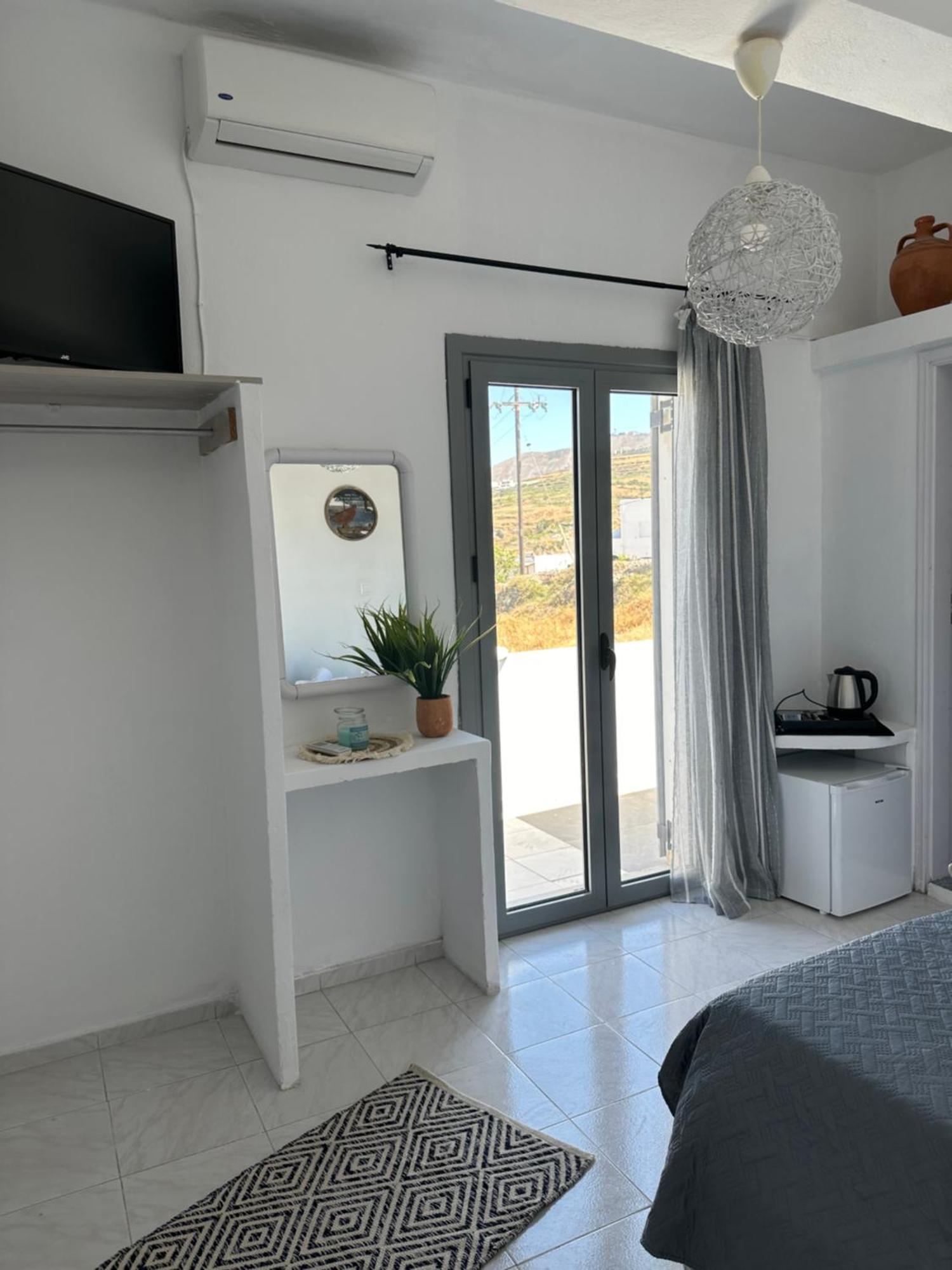 Nicole Rooms Santorini Vóthon Buitenkant foto