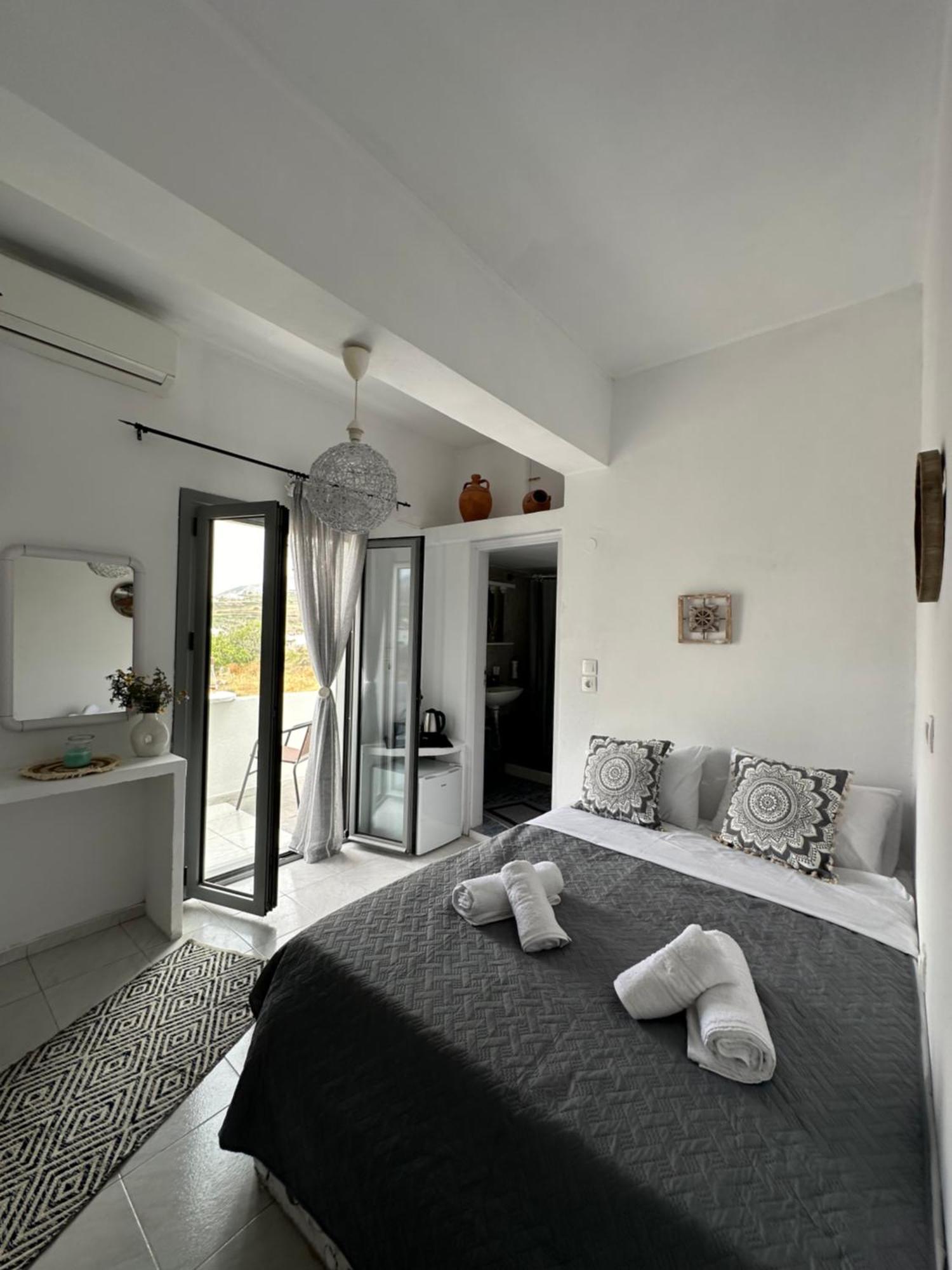 Nicole Rooms Santorini Vóthon Buitenkant foto