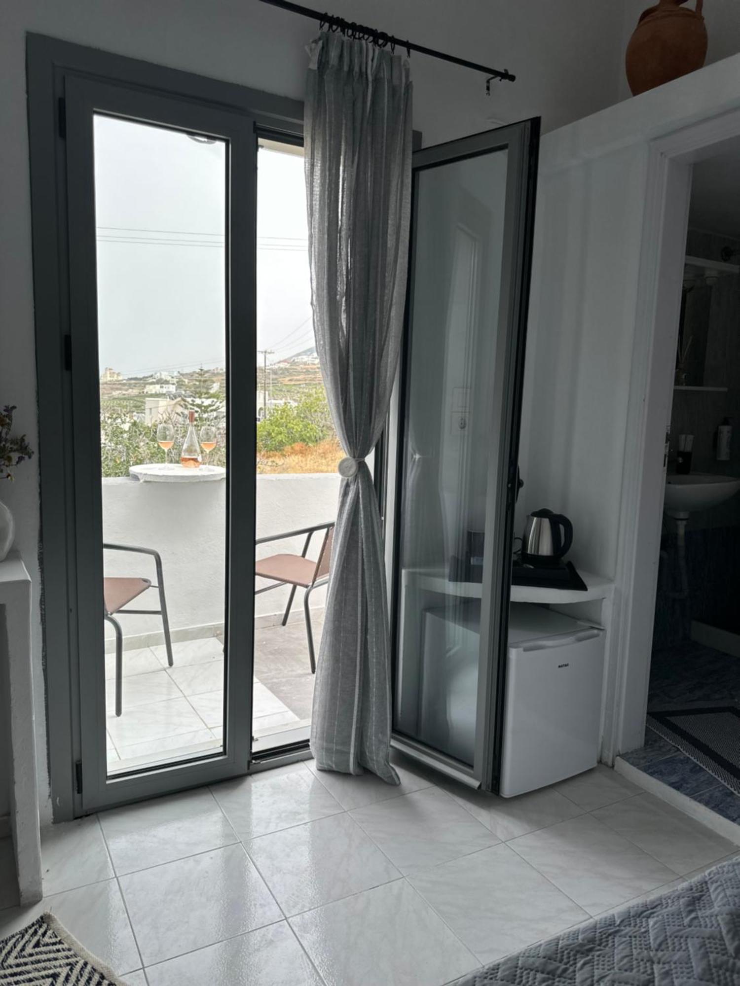 Nicole Rooms Santorini Vóthon Buitenkant foto